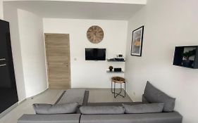 Superbe petite appartement lumineux bien décoré avec Netflix gratuit